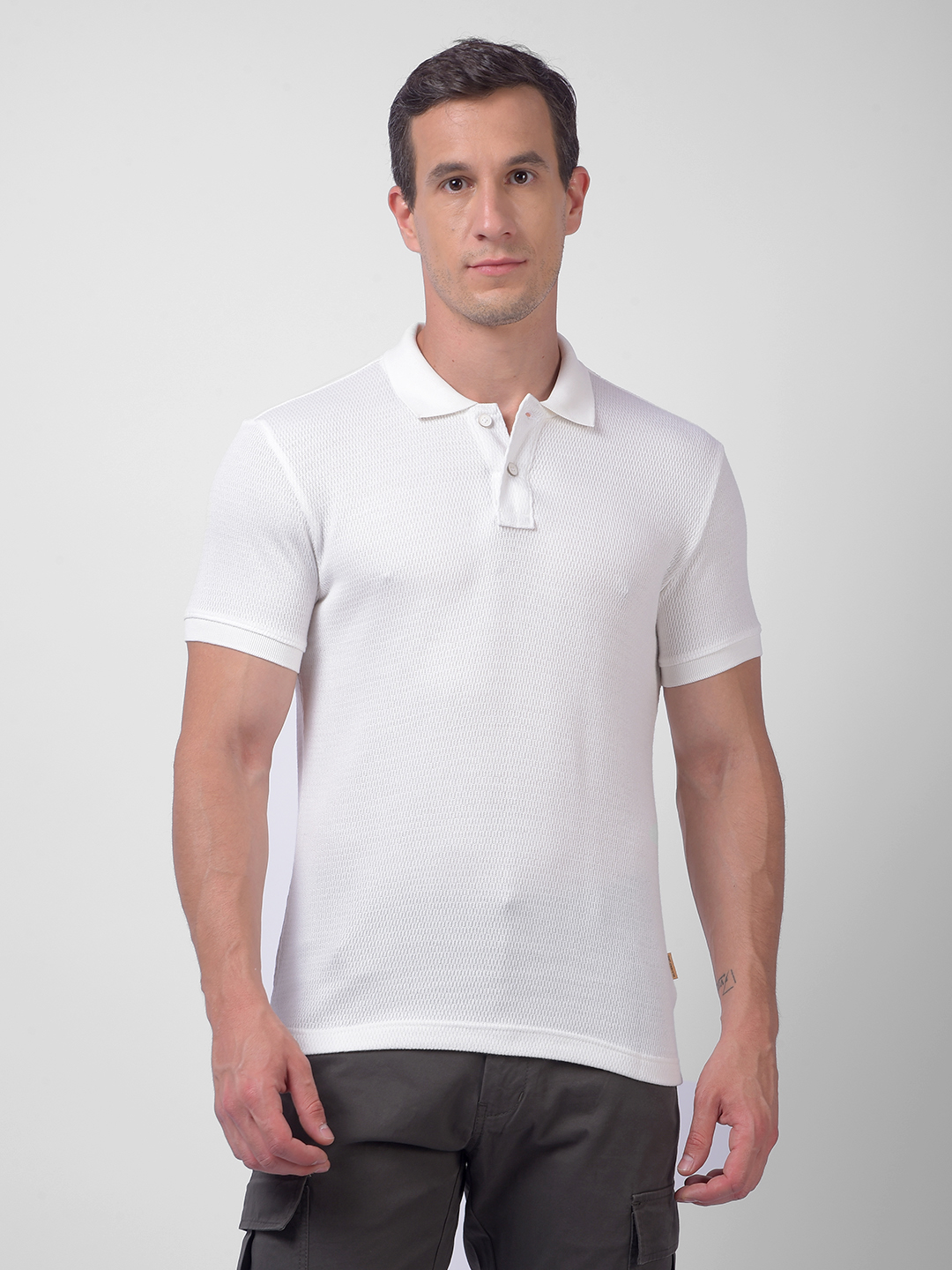 Numero Uno Men White Textured Knit Polo Neck T-Shirt